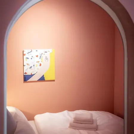 Memphis Design Loft Duplex -40sqm- Near Antonplatz * ベルリン