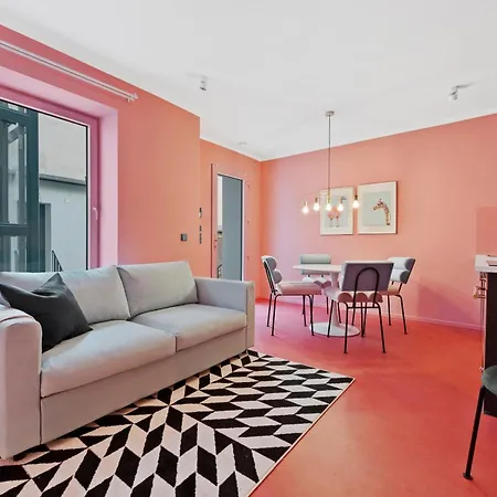 Memphis Design Loft Duplex -40sqm- Near Antonplatz Berlino